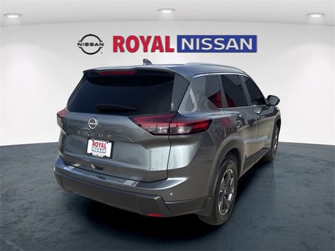 Used 2026 Nissan Rogue SV w/ SV Premium Package image 7