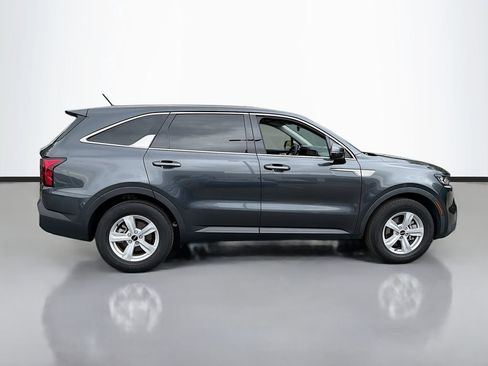 Used 2023 Kia Sorento LX FWD image 4
