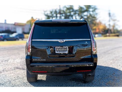 Used 2018 Cadillac Escalade Platinum image 6