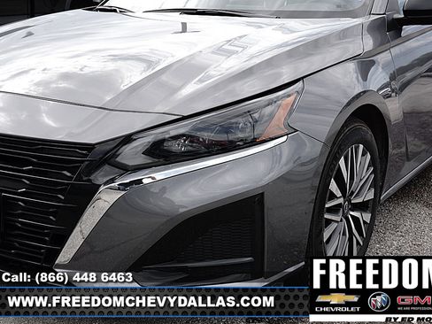 Used 2025 Nissan Altima 2.5 SV FWD image 8