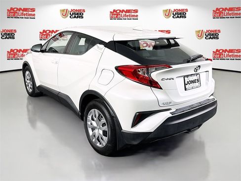Used 2020 Toyota C-HR LE image 2