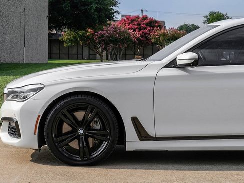 Used 2017 BMW 750i RWD image 13