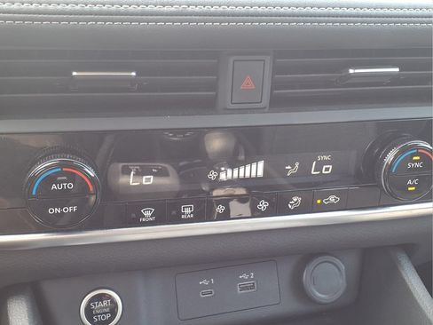 Used 2023 Nissan Rogue SV AWD/4WD image 16