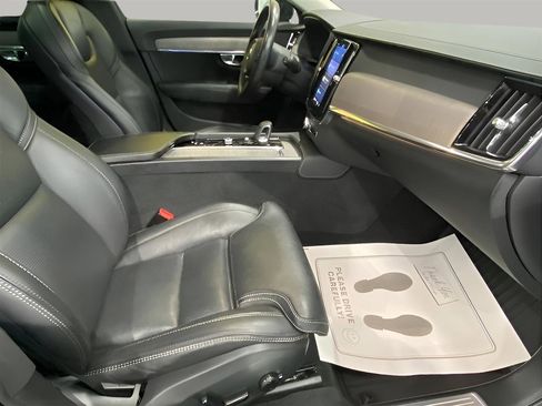 Used 2022 Volvo V90 B6 Cross Country image 16