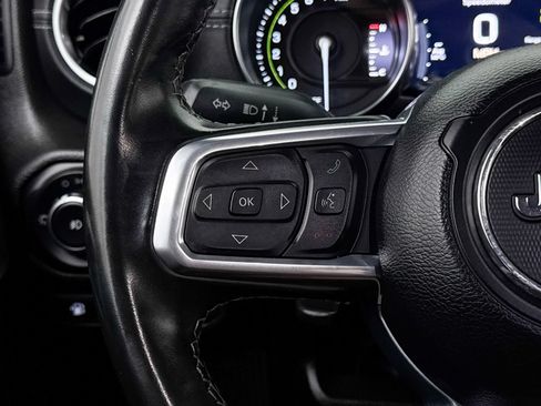 Used 2022 Jeep Wrangler Unlimited Sahara AWD/4WD image 31