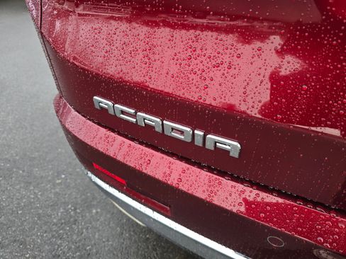 Used 2018 GMC Acadia Denali image 9