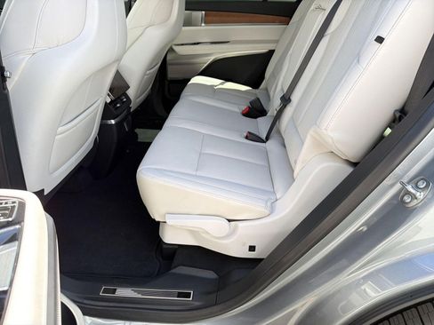 Certified 2026 Cadillac Vistiq Luxury image 13