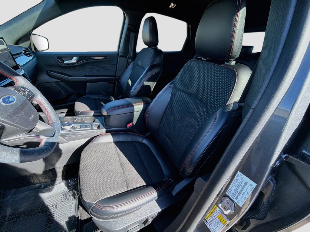 Used 2024 Ford Escape ST-Line w/ Tech Pack #1 AWD/4WD image 23