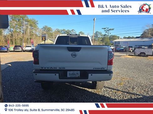 Used 2018 Nissan Titan PRO-4X w/ Pro-4x Convenience Package AWD/4WD image 12