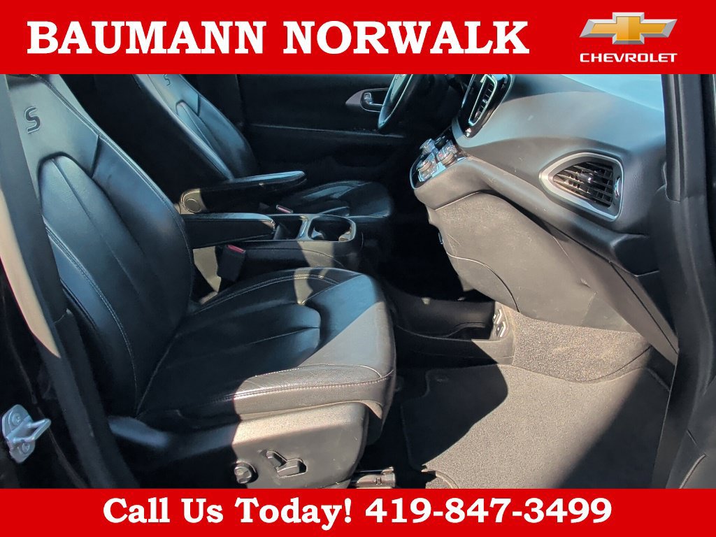 Used 2018 Chrysler Pacifica Touring-L w/ Advanced Safetytec Group FWD image 32