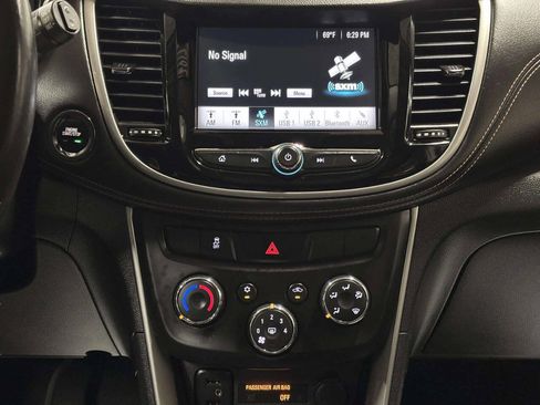 Used 2017 Chevrolet Trax LT w/ LT Convenience Package AWD/4WD image 23