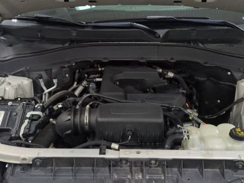 Used 2020 Ford Explorer XLT w/ Equipment Group 202A AWD/4WD image 28