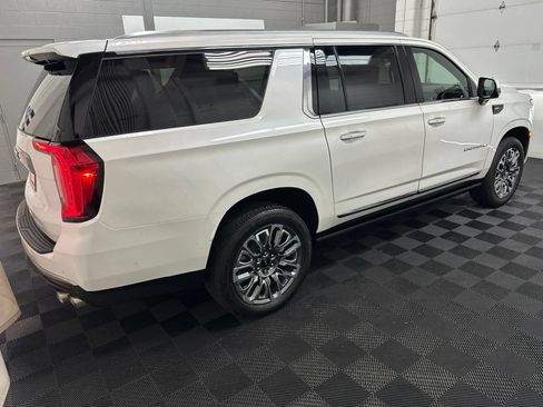 Used 2023 GMC Yukon XL Denali Ultimate AWD/4WD image 10