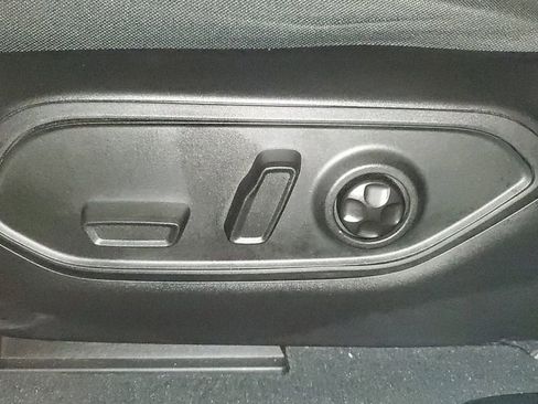 Used 2025 Jeep Grand Cherokee Laredo X image 22