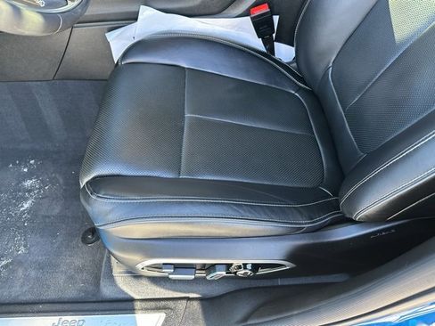 Used 2023 Jeep Grand Cherokee Overland w/ Luxury Tech Group IV image 22