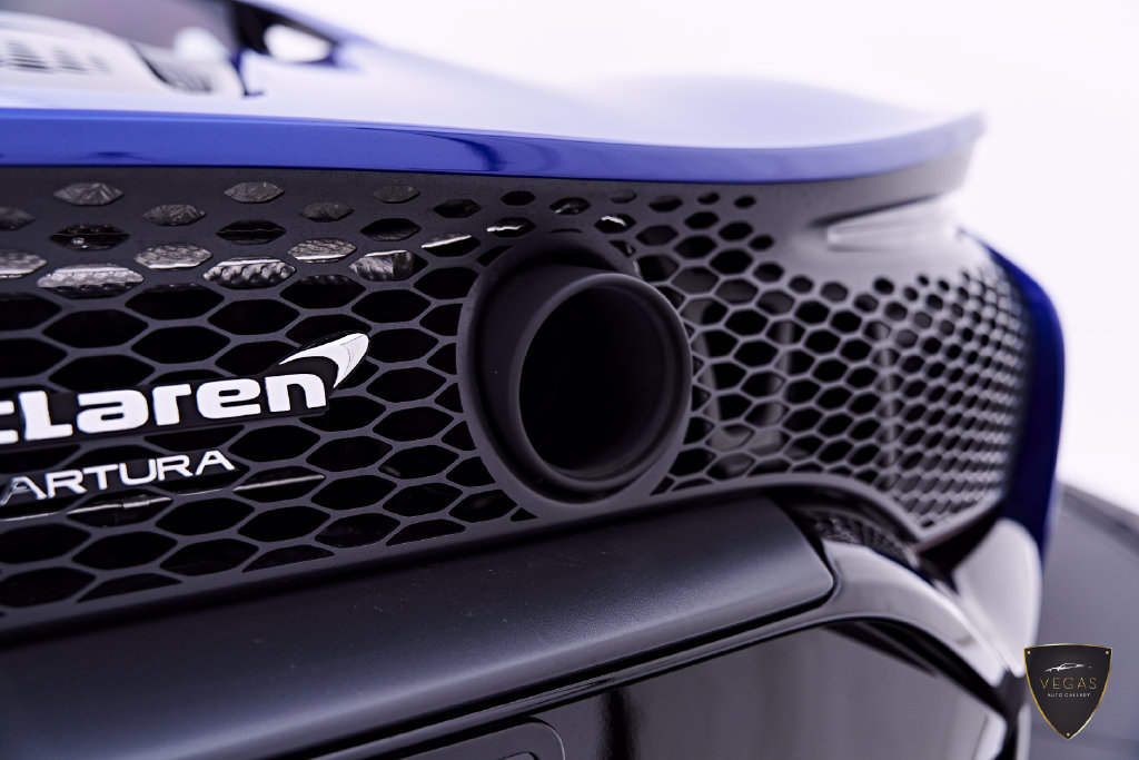 Used 2025 McLaren Artura RWD image 39