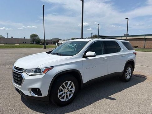 Used 2019 Chevrolet Traverse LT FWD image 2