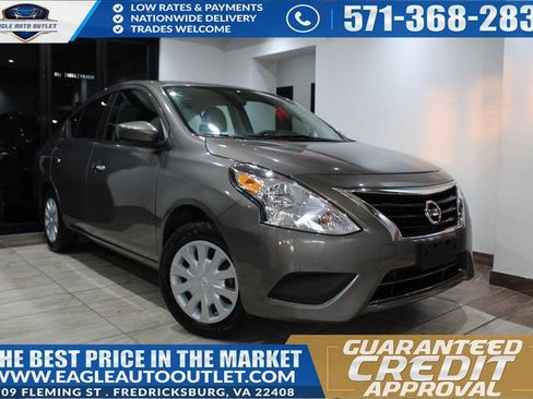 Used 2015 Nissan Versa SV image 1