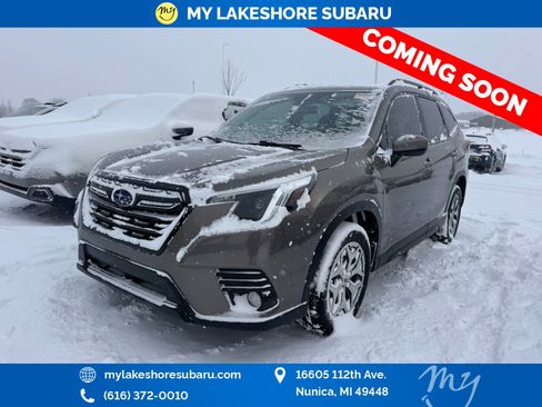 Used 2023 Subaru Forester Premium image 3