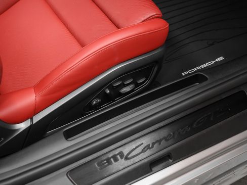 Certified 2024 Porsche 911 Carrera GTS RWD image 20