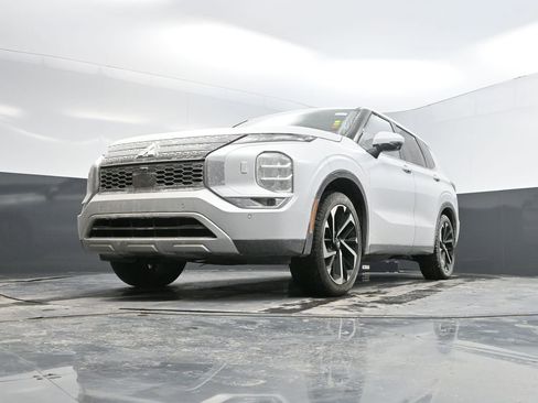 Used 2024 Mitsubishi Outlander image 42