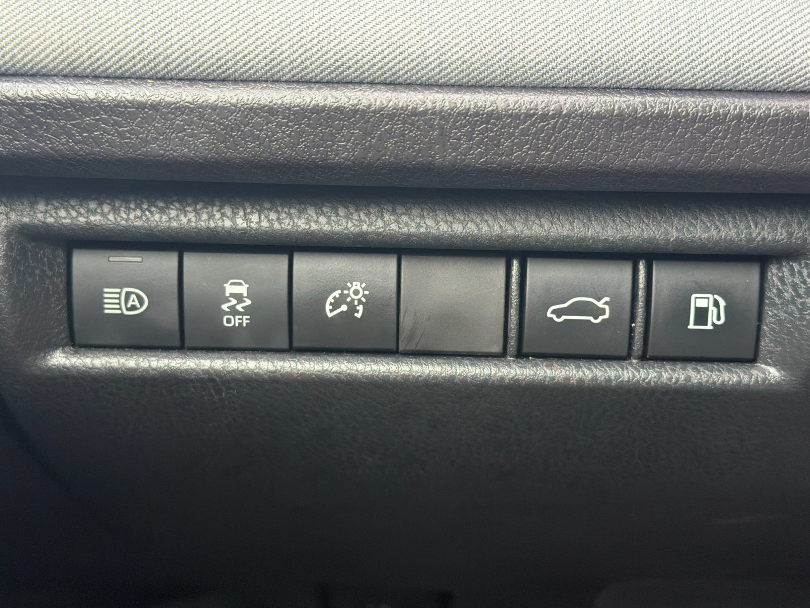 Used 2026 Toyota Camry LE w/ Convenience Package FWD image 31