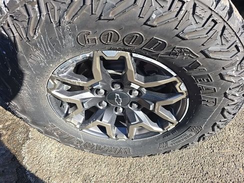 Certified 2024 Chevrolet Colorado ZR2 w/ Technology Package image 11