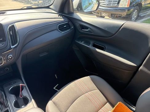 Used 2022 Chevrolet Equinox RS w/ Infotainment Package AWD/4WD image 18