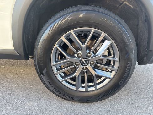 Used 2024 Nissan Rogue S AWD/4WD image 23
