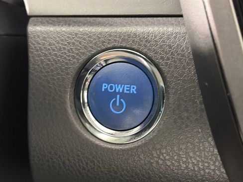 Used 2020 Toyota Camry SE w/ Carpet Mat Package FWD image 23