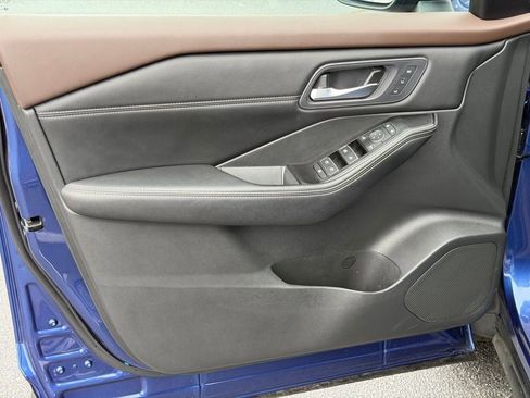 Used 2023 Nissan Rogue SL image 28