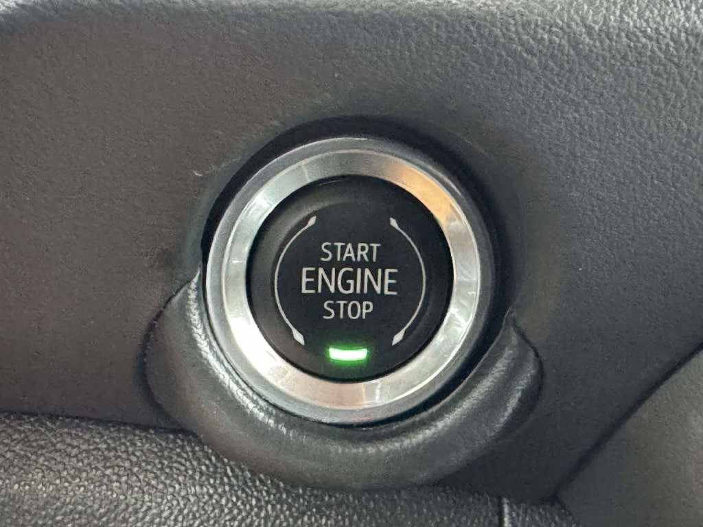 Used 2025 Chevrolet Suburban Premier AWD/4WD image 9