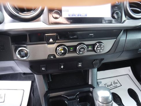 Used 2017 Toyota Tacoma TRD Off-Road image 18