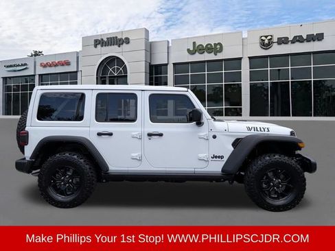 Used 2024 Jeep Wrangler Unlimited Sport AWD/4WD image 2