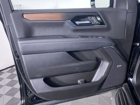 Certified 2025 GMC Yukon Denali image 12