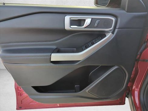 Used 2023 Ford Explorer XLT w/ Equipment Group 202A image 10