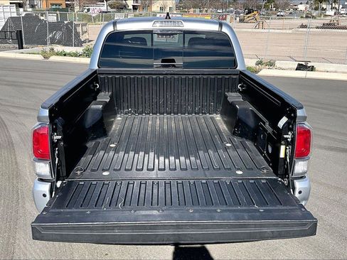 Used 2022 Toyota Tacoma TRD Sport image 17