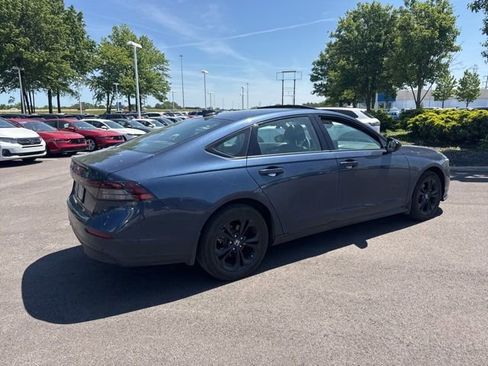 Used 2025 Honda Accord SE image 11