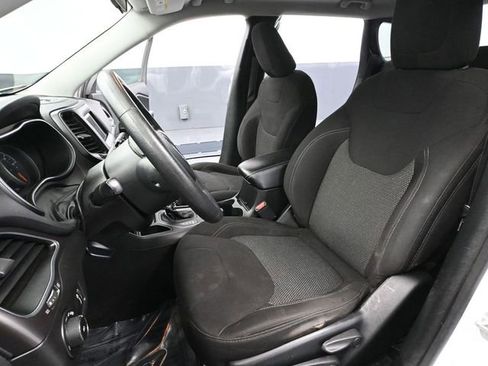 Used 2019 Jeep Cherokee Latitude w/ Popular Appearance Group image 24