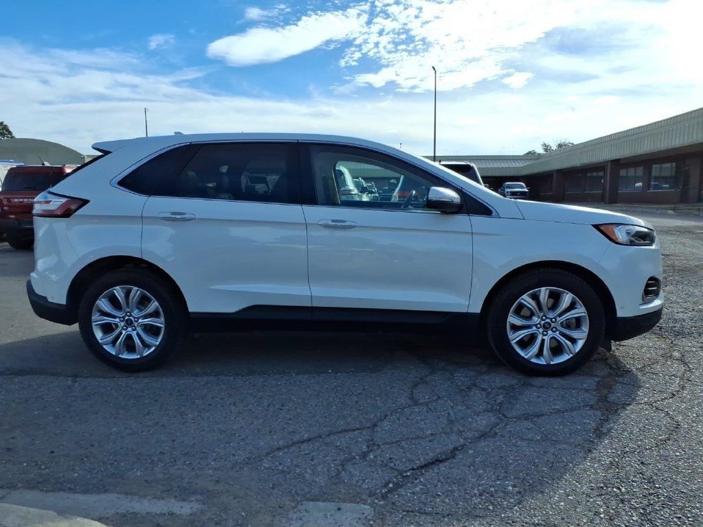 Used 2020 Ford Edge Titanium w/ Equipment Group 301A AWD/4WD image 6