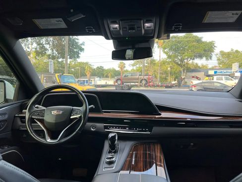 Used 2021 Cadillac Escalade Luxury RWD image 14