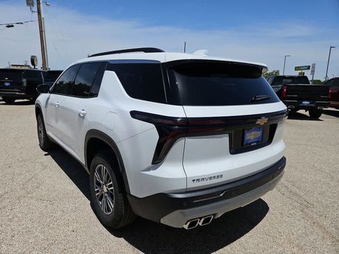 Used 2025 Chevrolet Traverse LT FWD image 12