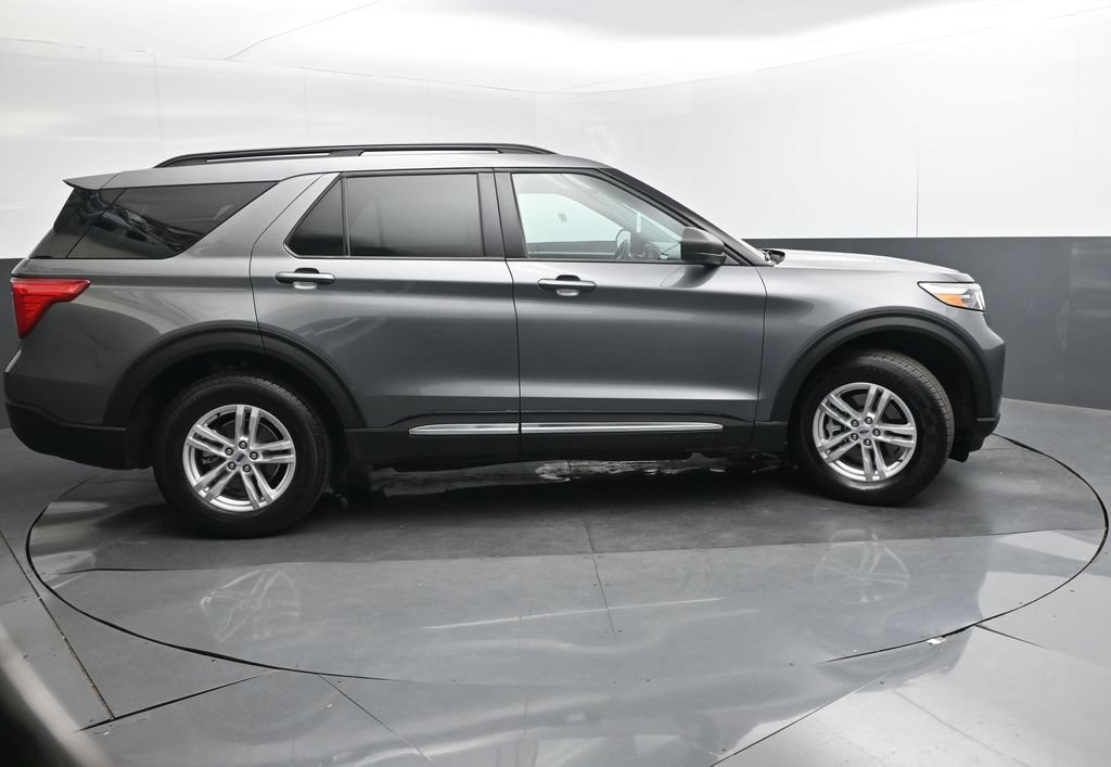 Used 2023 Ford Explorer XLT w/ Equipment Group 202A AWD/4WD image 31