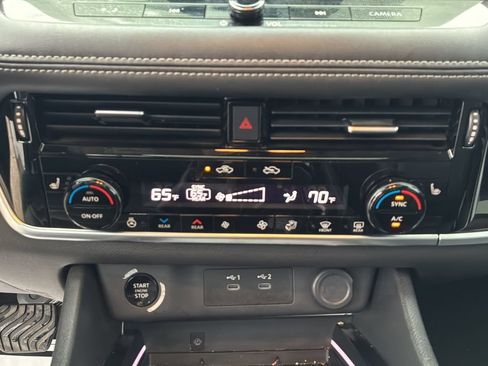 Used 2024 Nissan Rogue SL w/ SL Premium Package FWD image 22