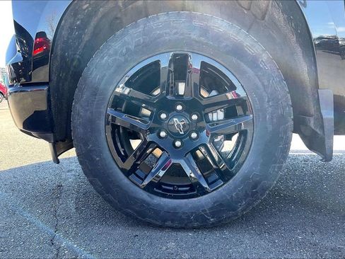 Used 2024 Chevrolet Silverado 1500 RST image 2