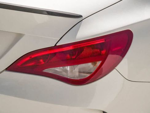 Used 2018 Mercedes-Benz CLA 250 image 10