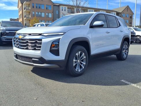 New 2026 Chevrolet Equinox LT w/ Convenience Package II image 32