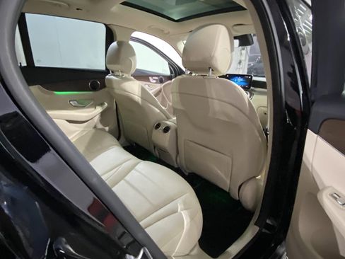 Used 2022 Mercedes-Benz GLC 300 4MATIC image 11