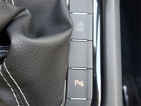 New 2025 Volkswagen Taos SE image 32