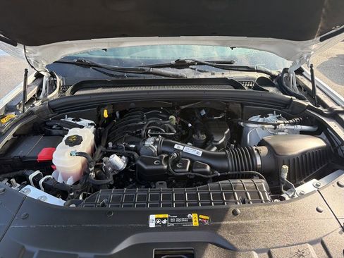 Used 2023 Jeep Grand Cherokee Limited w/ Black Appearance Package image 15